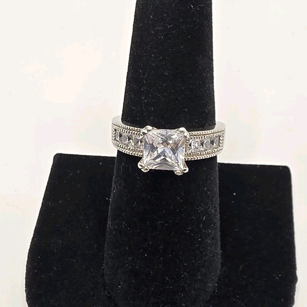 Vintage Sterling 925 Ring with Clear Faceted Center Stone Clear Accents Sz 7.25